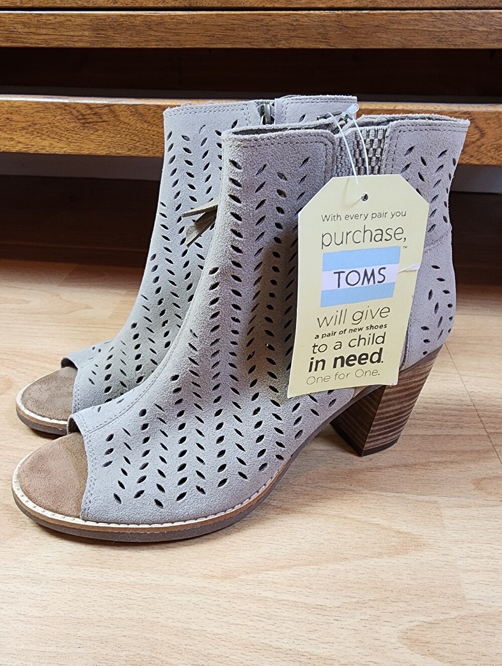 NWT TOMS Suede Majorca Peep Toe Ankle Open Toe Booties Shoes Desert Taupe Size 8